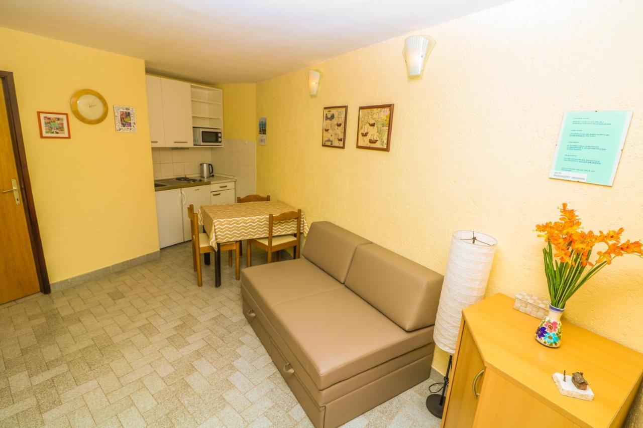 Apartments Ivo With Sea View 바슈카 외부 사진
